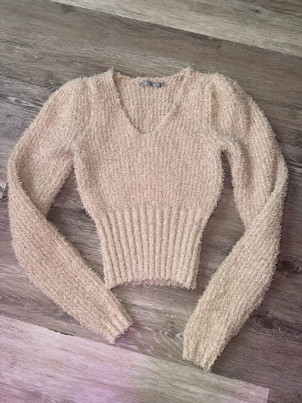 BKE Cropped V-Neck Textured Cream Sweater